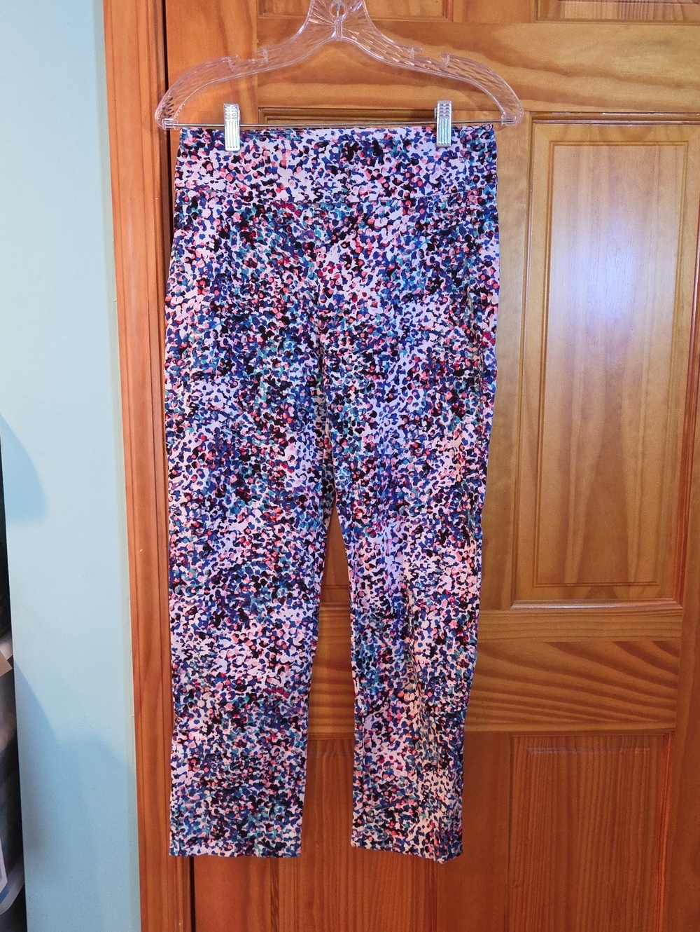 Attyre Multicolor Printed Capri Pants - Pink, Blue & Black